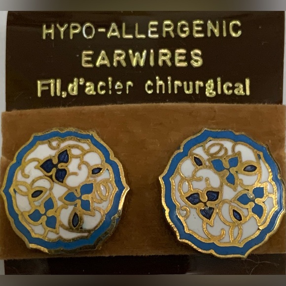 Vintage mini triquetra Cloisonné Earrings Studs - Picture 1 of 7